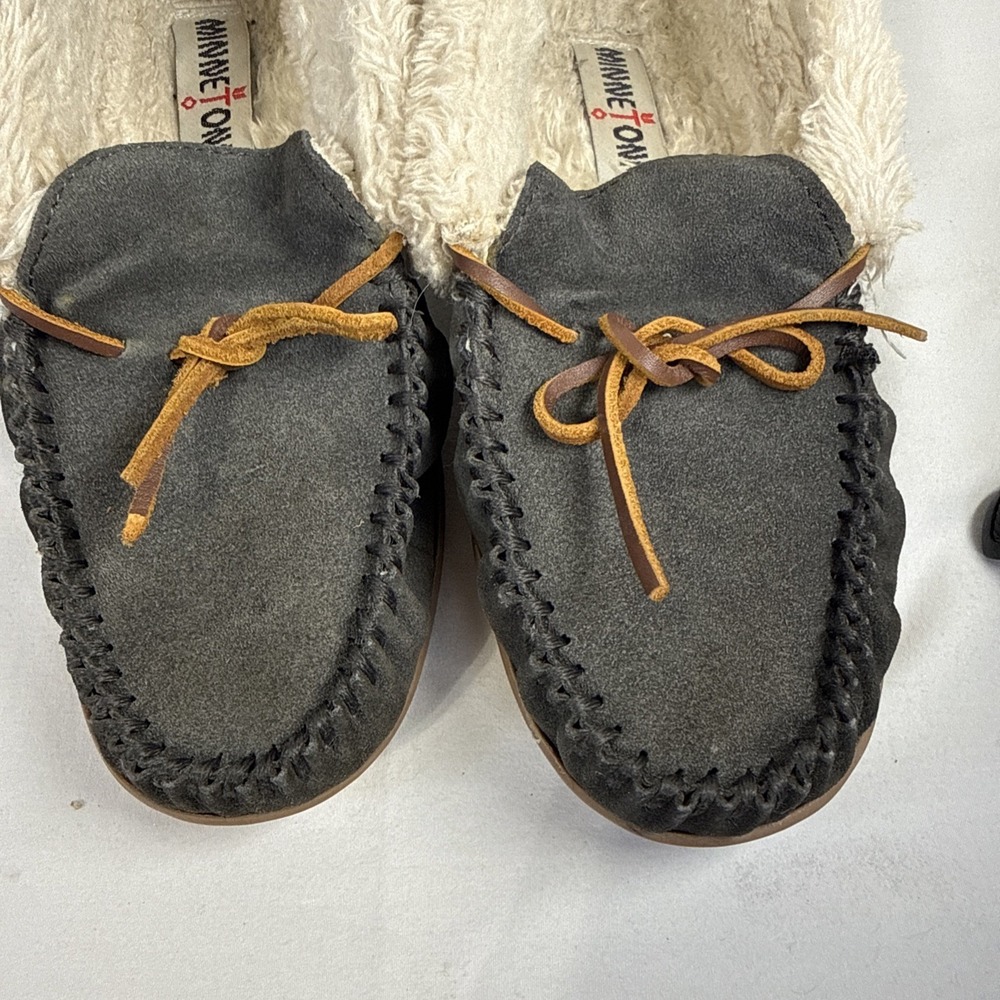 Minnetonka Fuzzy Moccasins size 7 Women's  Cozy Slippers Heather - Picture 4 of 8